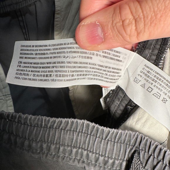 ABERCROMBIE & FITCH - Classic Flat Front 5 Inch Shorts, Men’s XL, Slate Grey - Picture 8 of 9